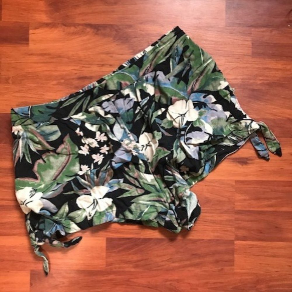 Urban Outfitters Kimchi Blue Hawaiian Shorts